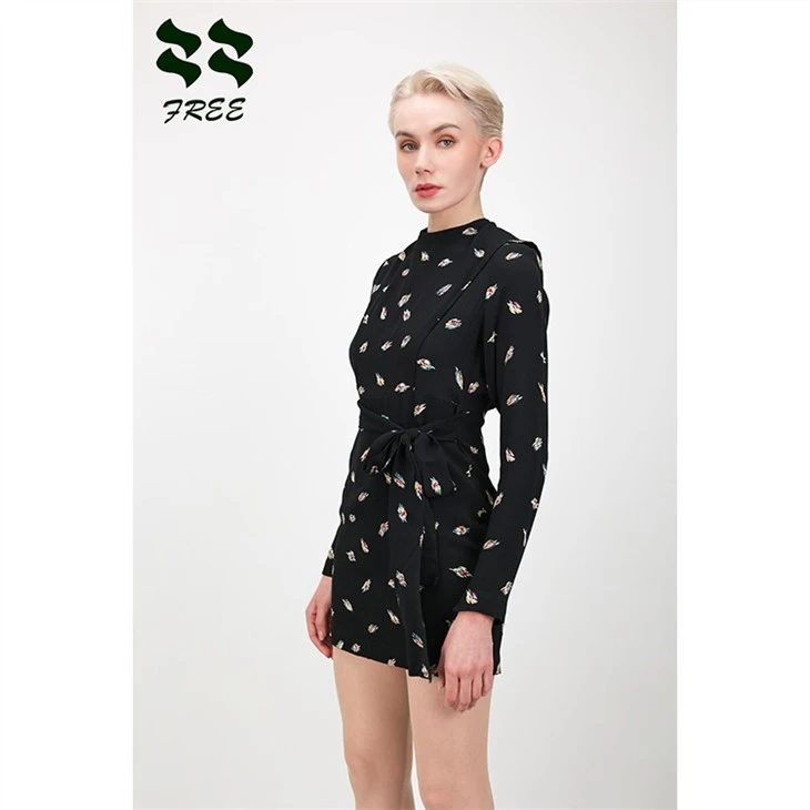 slim fitting dress in printing color